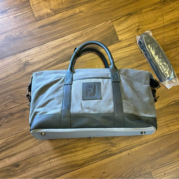 Links & Kings Canvas And Leather Duffle Bag 23”x13”x9” - Picture 2 of 10
